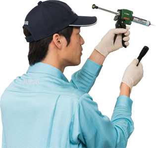 シロアリ駆除の様子